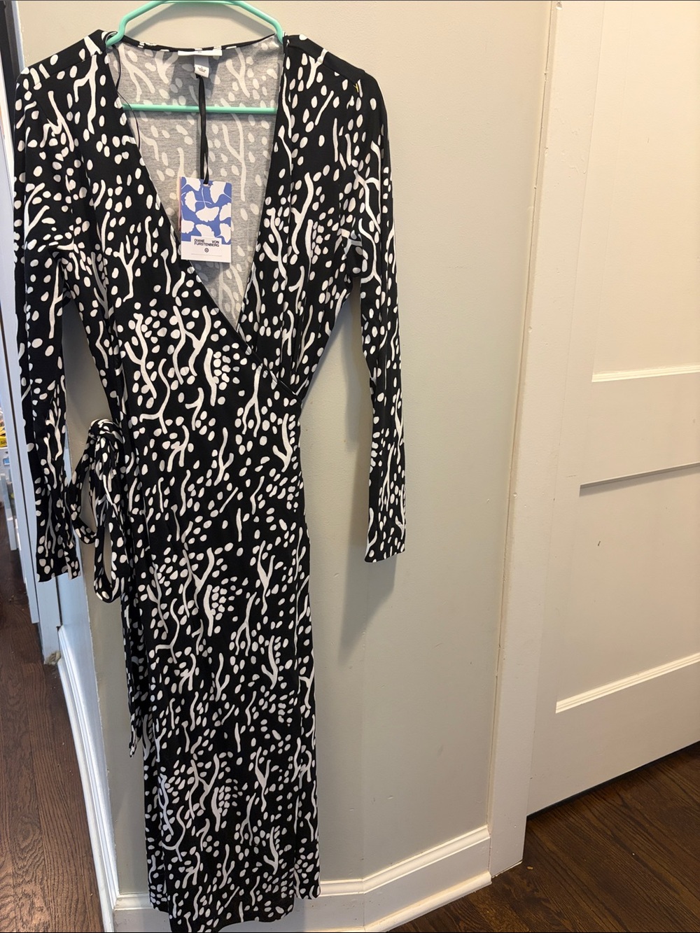 Diane Von Furstenberg Black & White Long Sleeve Wrap Dress